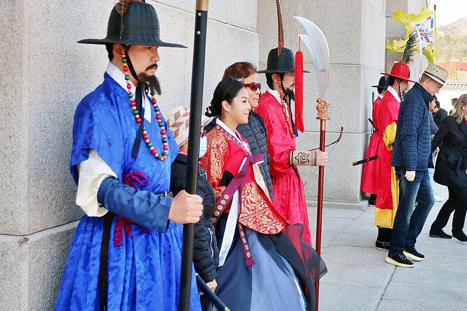 Private Tour : Royal Palace & Traditional Villages wearing Hanbok - Korean Folk Village: Joseon dynasty culture in a living museum