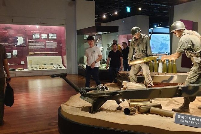 Private Tour: Talk show with N.K. Defector and Short Hiking - War Memorial of Korea: From Indoors to Outdoors, From Cause to Aftermath
