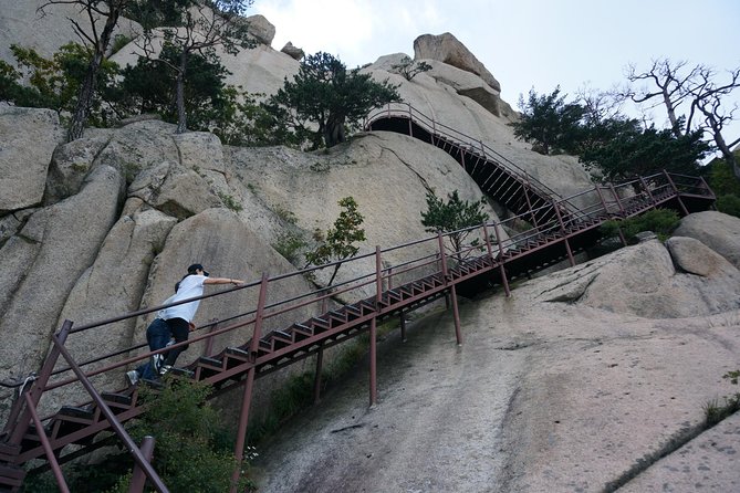 Seoraksan National Park Ulsanbawi Hiking from Seoul - Cable car moments and grotto water: small surprises along the route