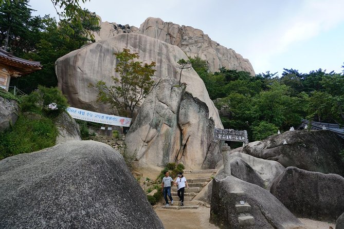 Seoraksan National Park Ulsanbawi Hiking from Seoul - Your guide can make or break a hiking day