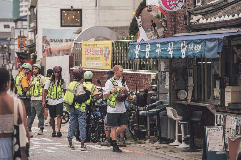 Seoul: Afternoon Ebike tour and "Happy Hour" food and drinks - Insadong Culture Street and Donuimun Museum grounds: culture street energy, then a story finish