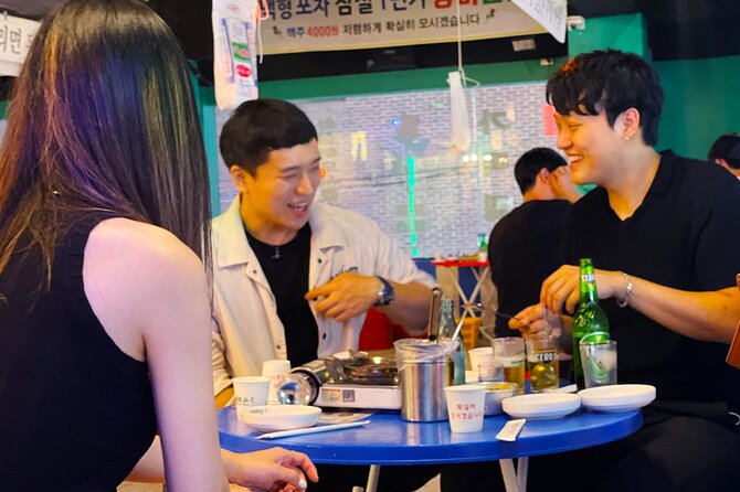 Seoul: Baseball Game Ticket with Dinner/Beer with the host - The Host Advantage: Ticket Navigation, Baseball Basics, and Comfort Checks