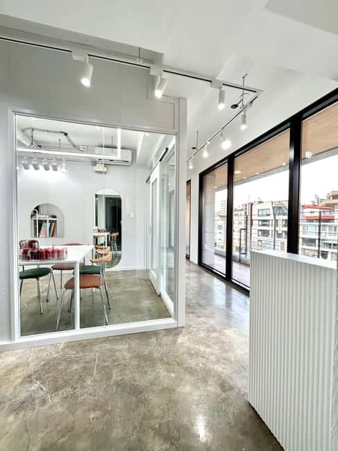 Seoul: Be U Personal Color Analysis Beauty Makeup in Hongdae - Entering Be U on the 3rd Floor and Getting Started