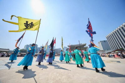 Seoul: Bukchon Village, Gyeongbokgung, Gwangjang Market - Bukchon Hanok Village: hanok alleys and picture-perfect rooftop lines