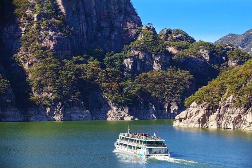 Seoul: Chungju Cruise, Cable Car & Cave Kayak Adventure Tour - Cheongpung Cable Car at Cheongpung: mountain views with a built-in break
