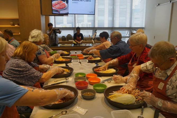 Seoul Cultural Tour - Kimchi Making, Gyeongbok palace with Hanbok - The last stop on the way back: ginseng center or amethyst factory