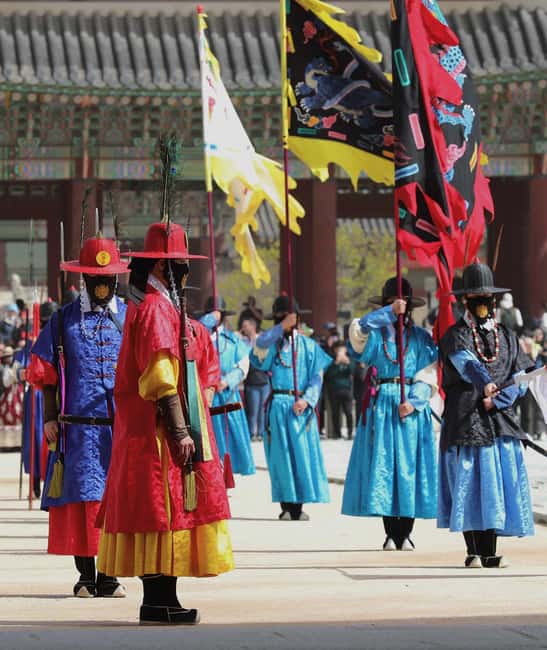 Seoul Day Tour: Gyeongbok Palace, Bukchon, Gwangjang Market - Naksan Park and Eungbongsan: Fortress-Wall Views and a Starlit Skyline