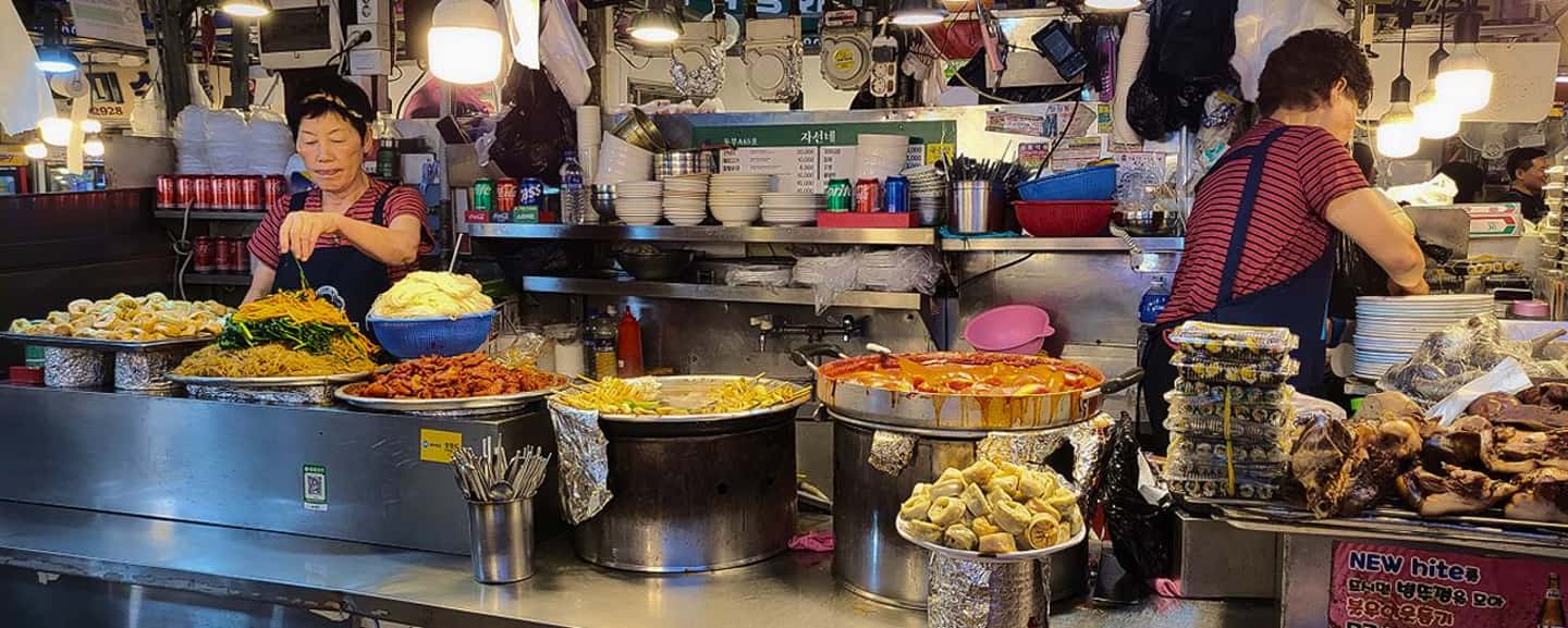 Seoul Day Tour: Gyeongbok Palace, Bukchon, Gwangjang Market - Gwangjang Market: One of Seoul’s Old Food Hubs and Your Dinner Time Window
