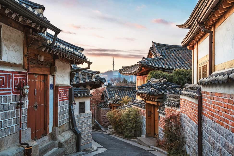 Seoul Day Tour: Gyeongbok Palace, Bukchon, Gwangjang Market - Bukchon Hanok Village: Narrow Lanes, Preserved Hanok Houses, and a Guided Photo Route