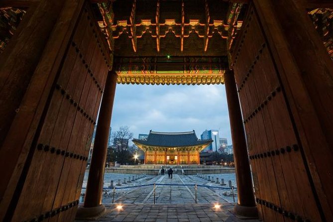 Seoul: Deoksugung Palace Night Tour - Meeting near City Hall: start time and how to avoid stress