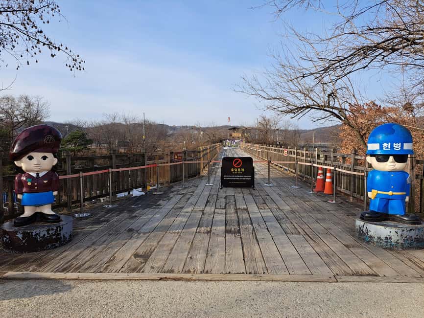 Seoul: DMZ Guided Tour with Suspension Bridge and Gondola - Dora Observatory: seeing the border line through the haze