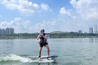 Seoul : Efoil & Windsurf Experiences in Han River - Meet at Koa.travel: lockers, gear, and a quick safety warm-up