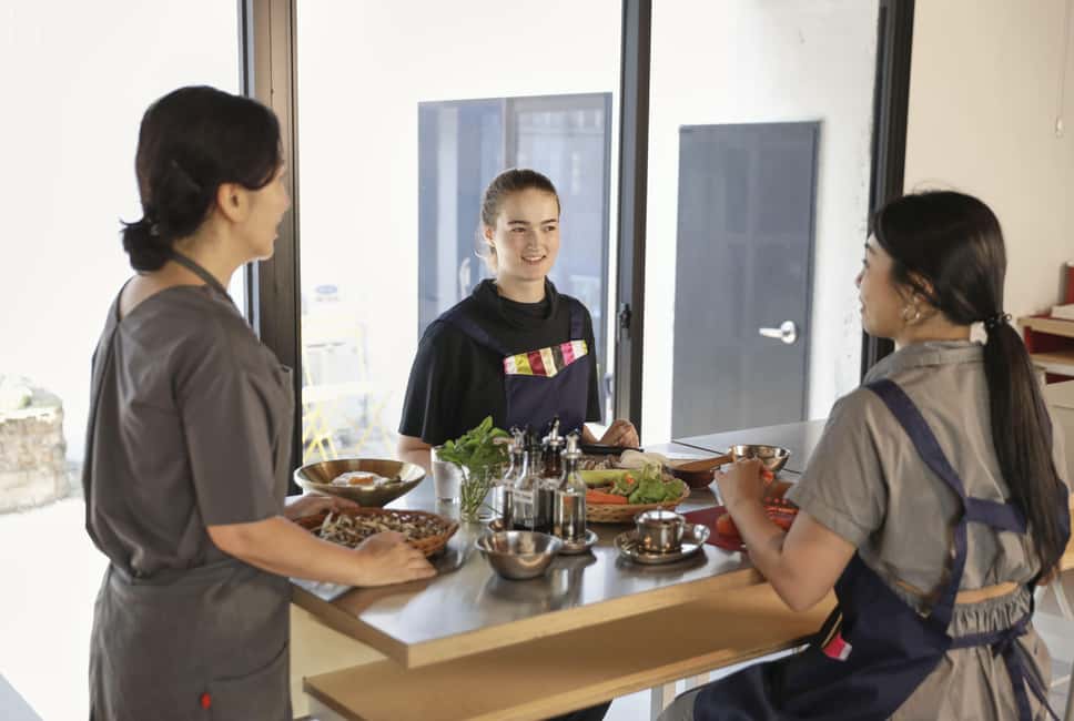 Seoul: Experience Korean Cooking in Modern Hanok Kitchen - Jeyuk-bokkeum, Japchae, or Bulgogi: Pick Your Flavor Challenge