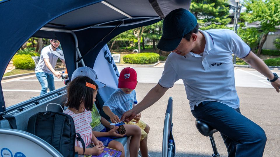 Seoul: Guided Small Group V.I.P Morning Pedicab Tour - Cheonggyecheon: a calm first step into the city