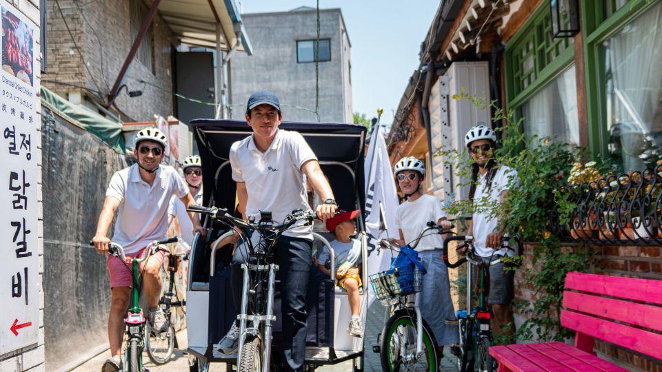 Seoul: Guided Small Group V.I.P Morning Pedicab Tour - Gwanghwamun Gate and West Village streets