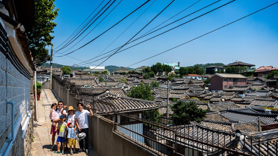 Seoul: Guided Small Group V.I.P Morning Pedicab Tour - Gyeongbokgung: grand architecture with guided context