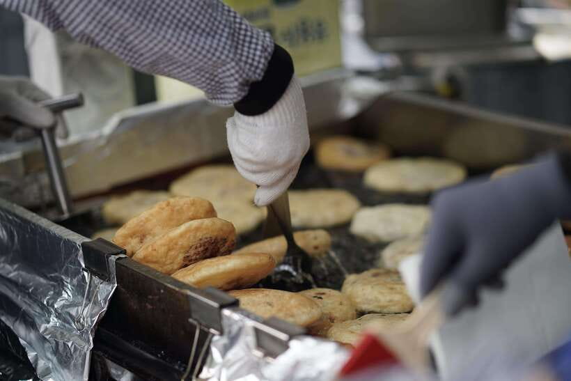 Seoul: Guided Street Food Tour at Namdaemun Market - Free time and photo moments: use them on purpose