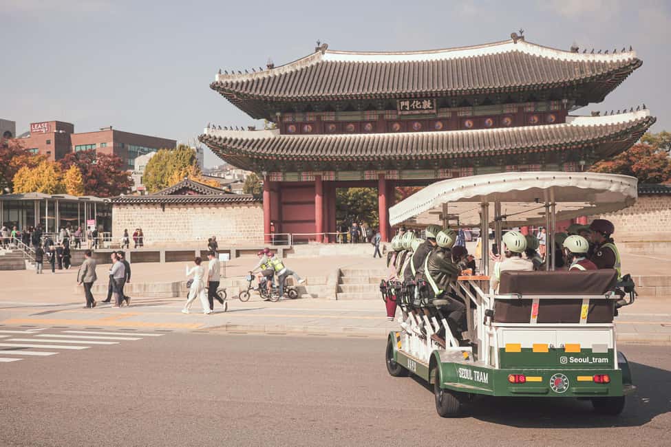 Seoul: Guided Tram Tour with Snacks and Hidden Alleys - Gwanghwamun Square and Insadong: classic Seoul in compact doses