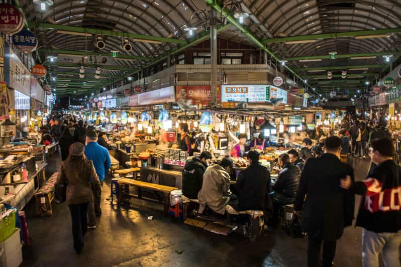 Seoul Gwangjang Market Foody Walking Tour - Cheonggyecheon Stream: A Short Breather in the Middle of Eating
