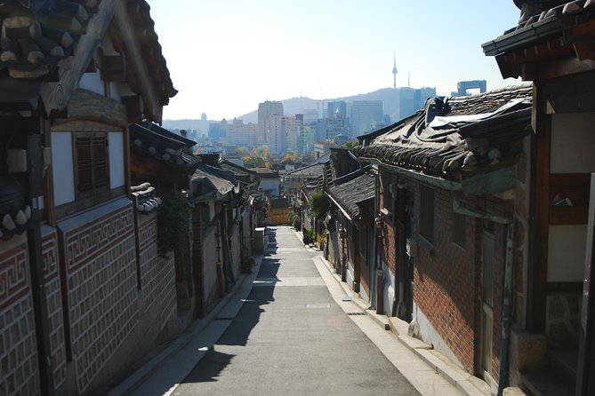 Seoul: Gyeongbok Palace, Bukchon Village, and Gwangjang Tour - A Fast, Full-Value Seoul Sampler: Palaces, Hanoks, Viewpoints, Market