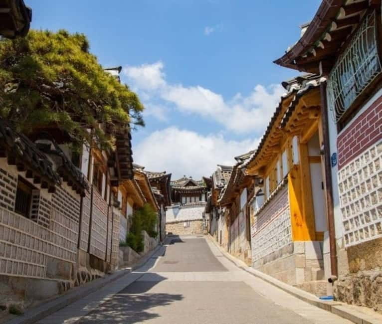 Seoul: Gyeongbokgung, Lotte Tower & Gangnam Trendy Day Tour - COEX Mall and Starfield Library: photos plus a shopping pause