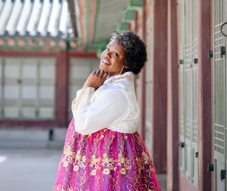 Seoul: Hanbok Photo Tour at Gyeongbokgung Palace - Why Gyeongbokgung Palace Works So Well for Hanbok Photos