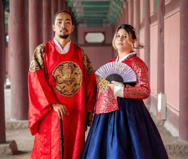 Seoul: Hanbok Photo Tour at Gyeongbokgung Palace - The Photo Shoot: Where the Photographer Direction Makes or Breaks It