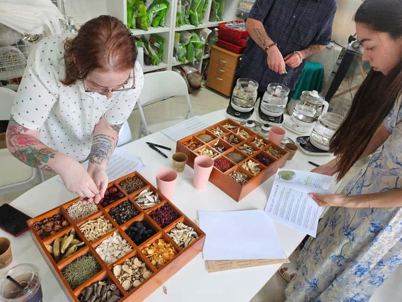 Seoul: Herbal Tea Class & Korean Medicine Tour - A 2 p.m. workshop start with about 40 TKM herbs
