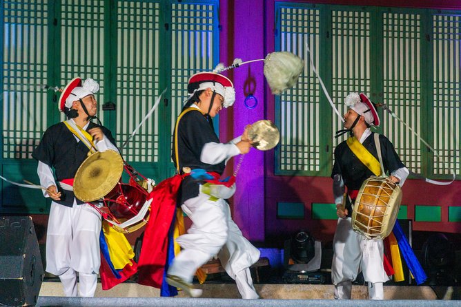Seoul Highlights & Hidden Gems – Private Tour with Photo Service - Stop 2: Bukchon Hanok Village for Joseon-era hanok vibes