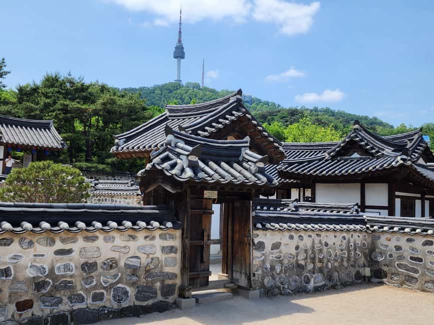 Seoul: Highlights of Seoul Half-Day Tour - Deoksugung Palace and the 11:00 royal guard changing ceremony