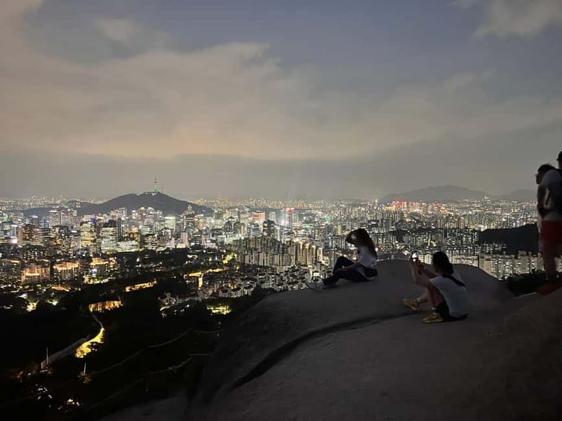 Seoul: Inwangsan Sunset Hike with Guide - Inwangsan sunset hike: what makes this route special at night