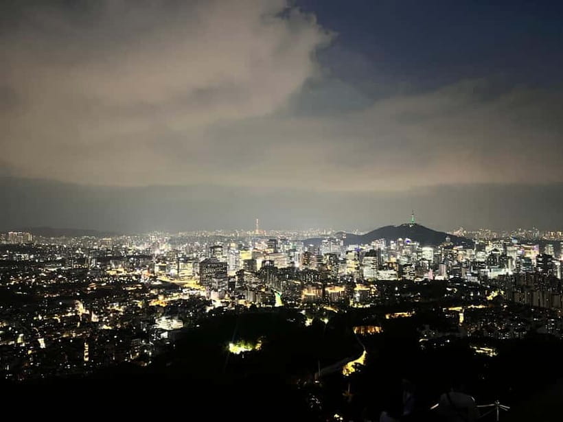 Seoul: Inwangsan Sunset Hike with Guide - Beombawi (Tiger Rock): the night panorama that ties everything together