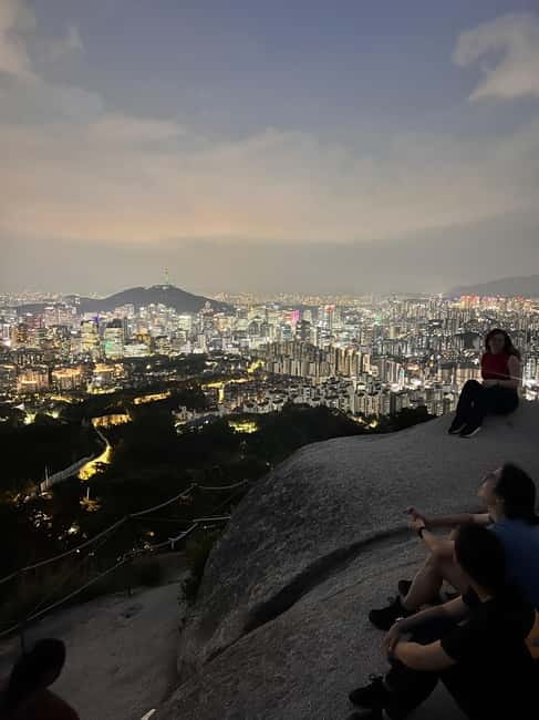 Seoul: Inwangsan Sunset Hike with Guide - Lanterns, water, and snack timing: the included details that help