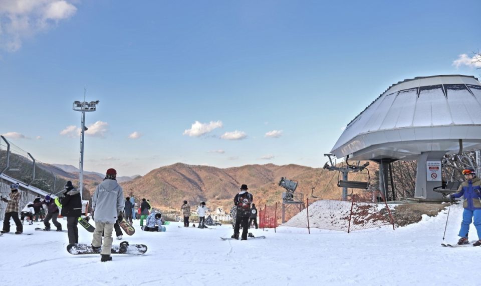 Seoul: Jisan Forest Winter Ski Day Tour with Basic Lesson - Getting Your Kit: Rentals, Clothing, and Common Extra Costs