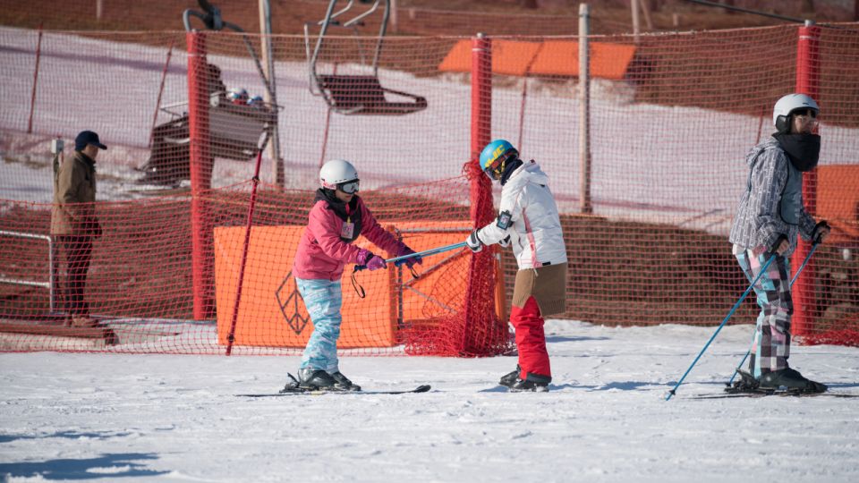 Seoul: Jisan Forest Winter Ski Day Tour with Basic Lesson - Morning Transfer: Pick-ups, Comfort, and the 9:40 AM Start