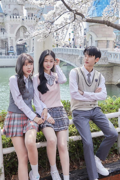 Seoul: Lotte World 1 Day Pass & Korean School Uniform Rental - Your day plan: uniform rental first, then free time inside Lotte World