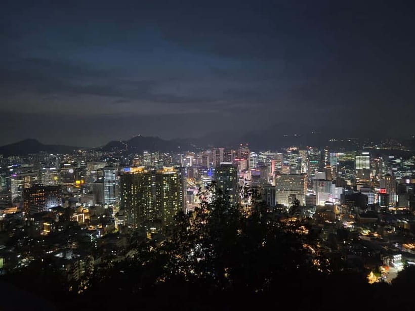 Seoul: Night Namsan Hiking with Hidden Gem Recommendations - Summit Time at Namsan Tower (and a Café Reset)
