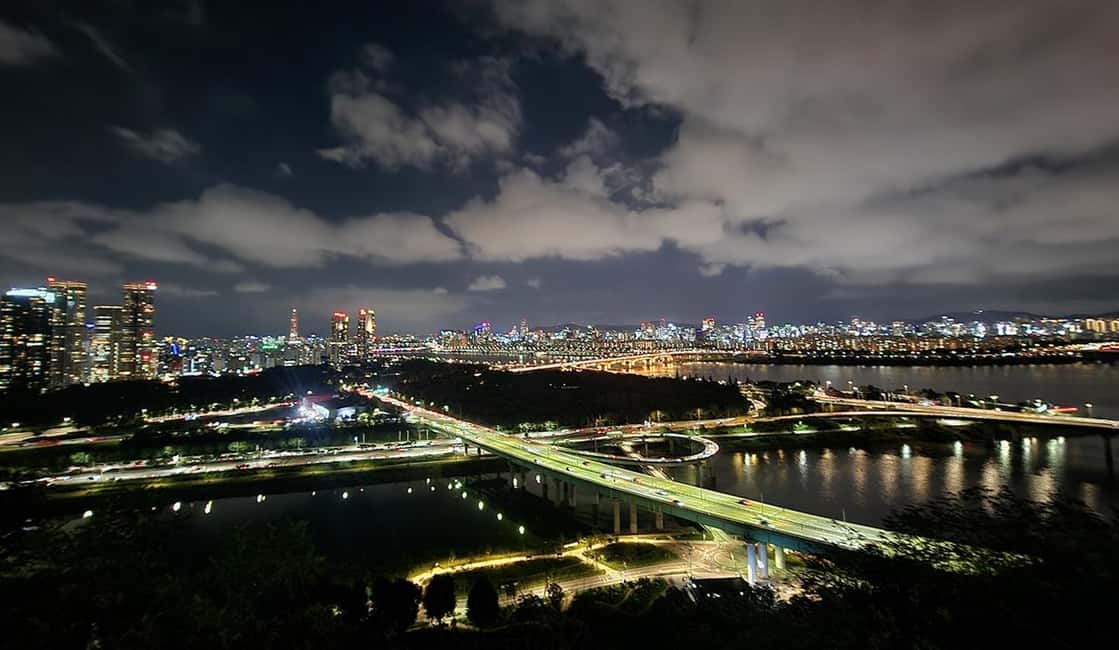 Seoul Night Tour: Naksan Park & Hidden Jems - Getting There Smoothly: The GS25 Meetup and Round-Trip Convenience