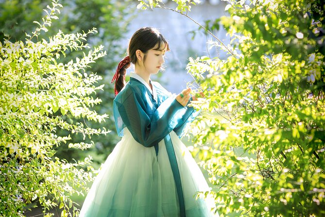 Seoul Premium Hanbok Rental at Arihanbok Photoshoot Included - Why Ari Hanbok’s Gyeongbokgung shoot is a smart use of time