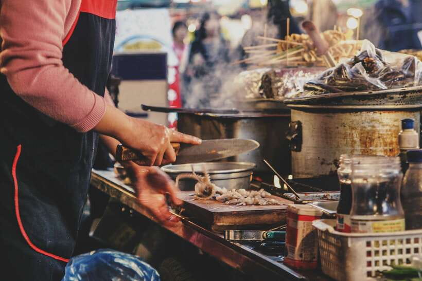 Seoul: Private Car Tour with Licensed Professional Guide - The 8-Hour Route: Markets, More Palaces, and Old-to-New Seoul