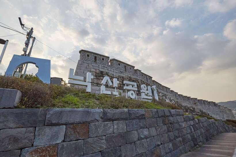 Seoul: Private Car Tour with Licensed Professional Guide - Is It Worth $225 Per Person?