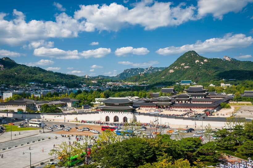 Seoul: Private Car Tour with Licensed Professional Guide - The 4-Hour Seoul Plan: Palaces, Hanok Lanes, and a Sky View