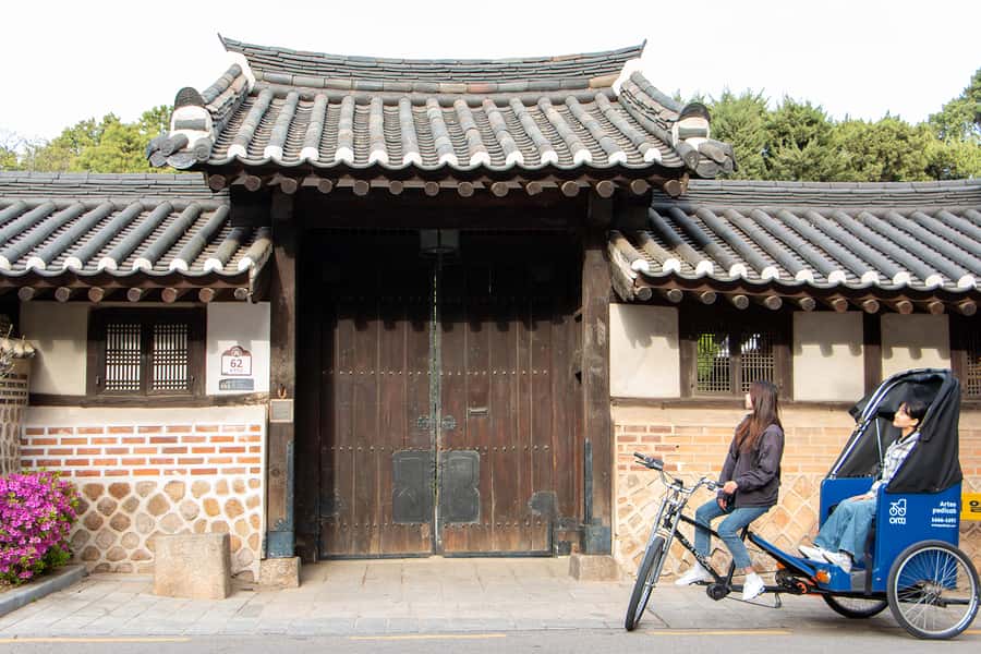 Seoul Private Pedicab Tour : Bukchon Anguk Hanok Village - Choosing your meeting point: Anguk Station vs the museum courtyard