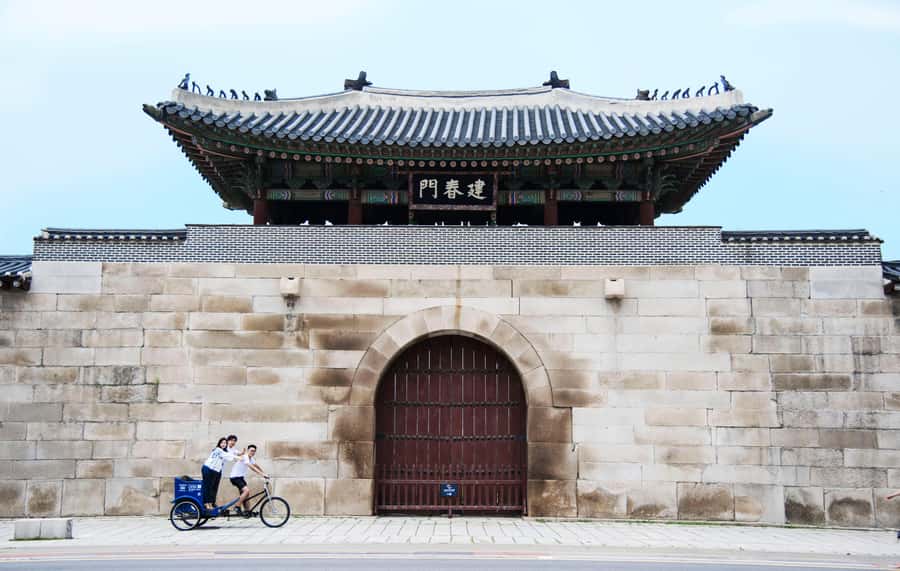 Seoul Private Pedicab Tour : Bukchon Anguk Hanok Village - The palace walls: Changdeokgung and Gyeongbokgung views on the route