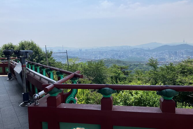 Seoul Private Tour Gyeongbok Palace Bukchon and Gwangjang Market - What the Best Reviews Reveal About the Guides (Leo, Chloe/Kyung Ah, Grace, Henry)