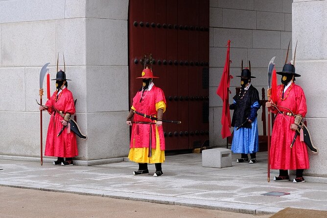 Seoul Private Tour: Palace, Bukchon, Insadong & Han River Cruise - Bukchon Hanok Village: learning the neighborhood, not just photographing it