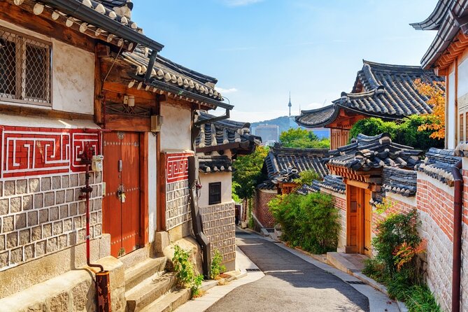 Seoul Private Tour: Palace, Bukchon, Insadong & Han River Cruise - Palace time: what you’ll do at Gyeongbokgung (and the Tuesday swap)