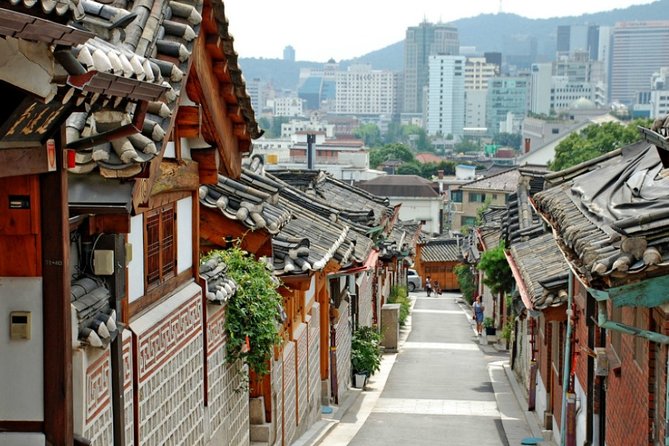 Seoul Private Tour with hidden gem of Seoul - Bukchon Hanok Village: Joseon-era homes still lived in