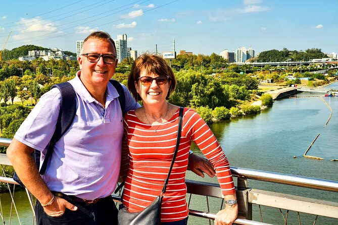 Seoul Private Tours by Locals: 100% Personalized, See the City Unscripted - Entering Seoul From Bukchon: Meet-up, Pace, and How the Day Flows