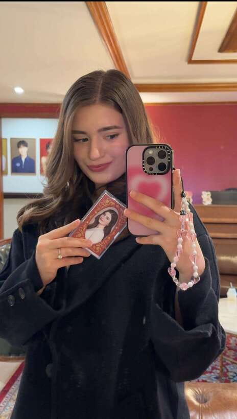 Seoul: Sihyunhada Photo, Personal Color, Makeup&Hair TOUR - Meeting at Hapjeong Station and Building Your Look